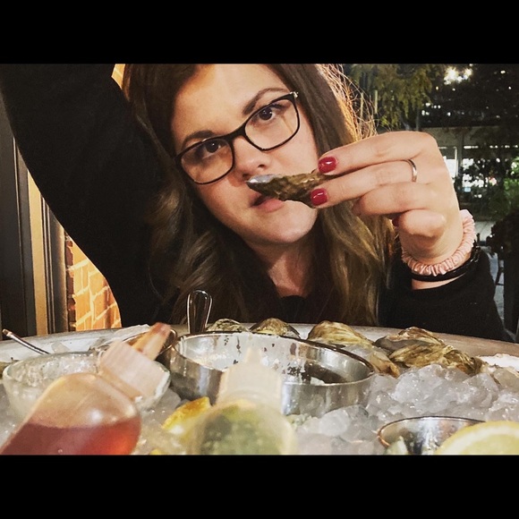 Meet your Posher, Emily - Picture 1 of 2